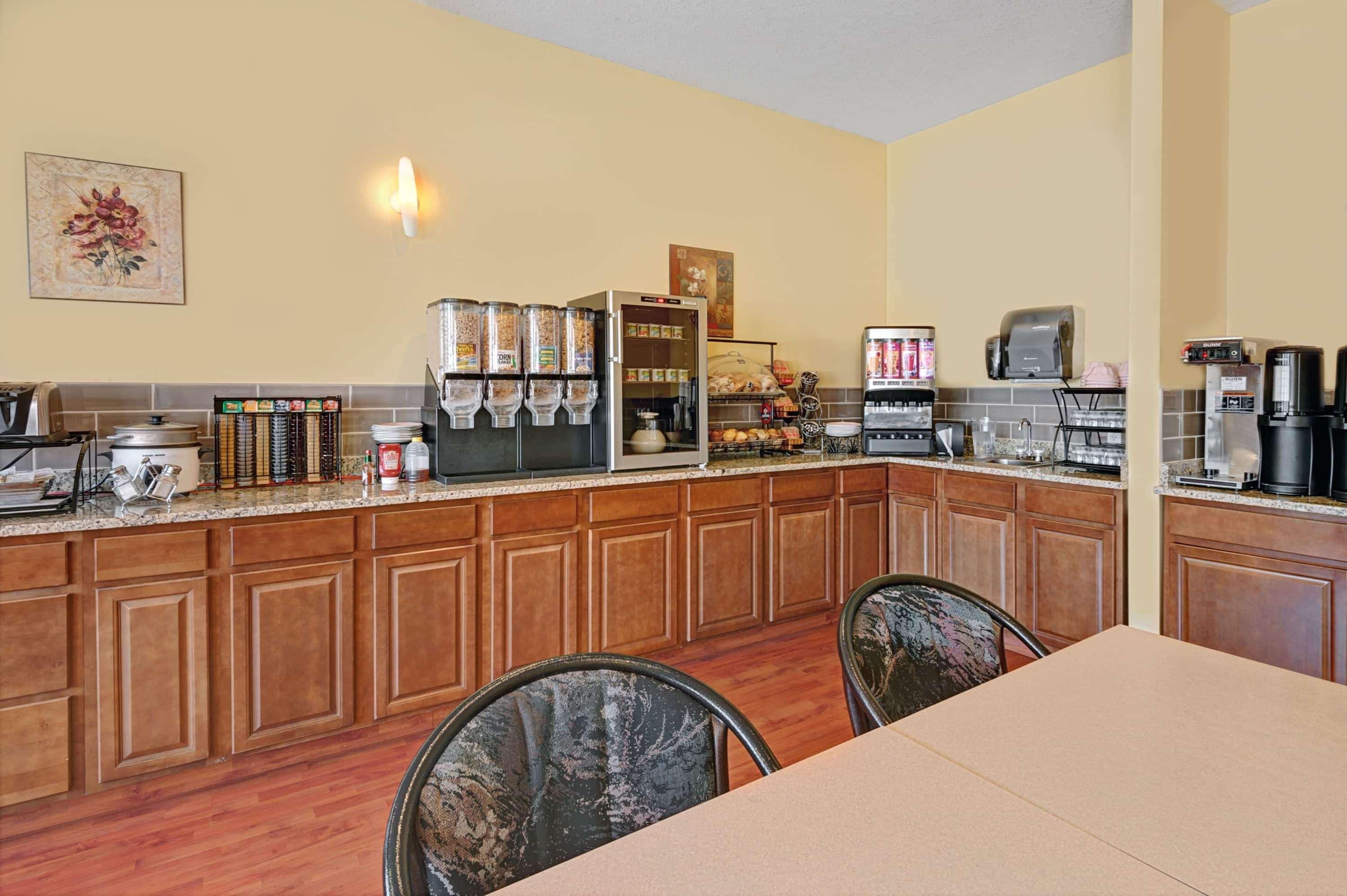 Quality Inn & Suites Edmonton International Airport Leduc Esterno foto