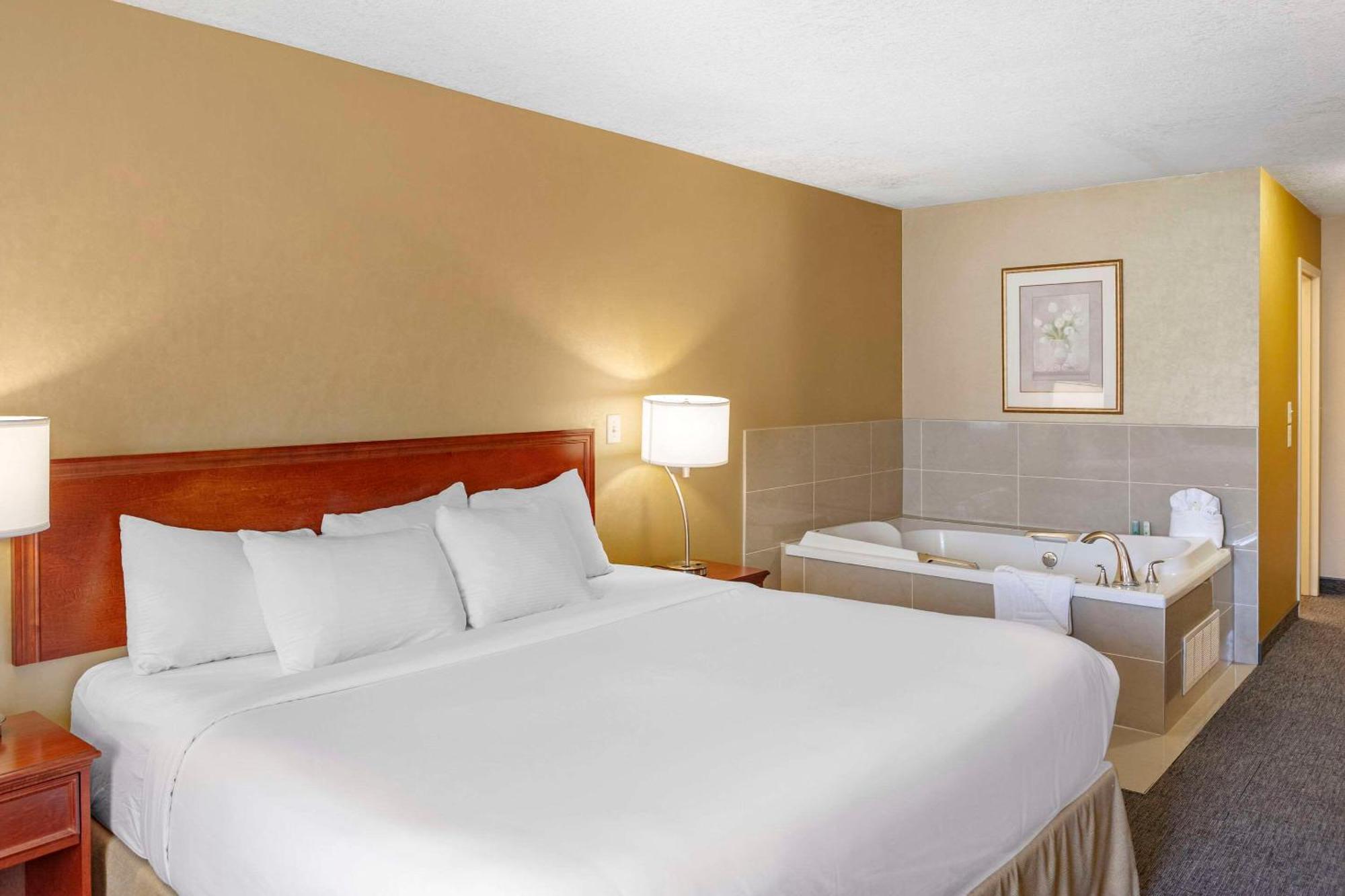 Quality Inn & Suites Edmonton International Airport Leduc Esterno foto