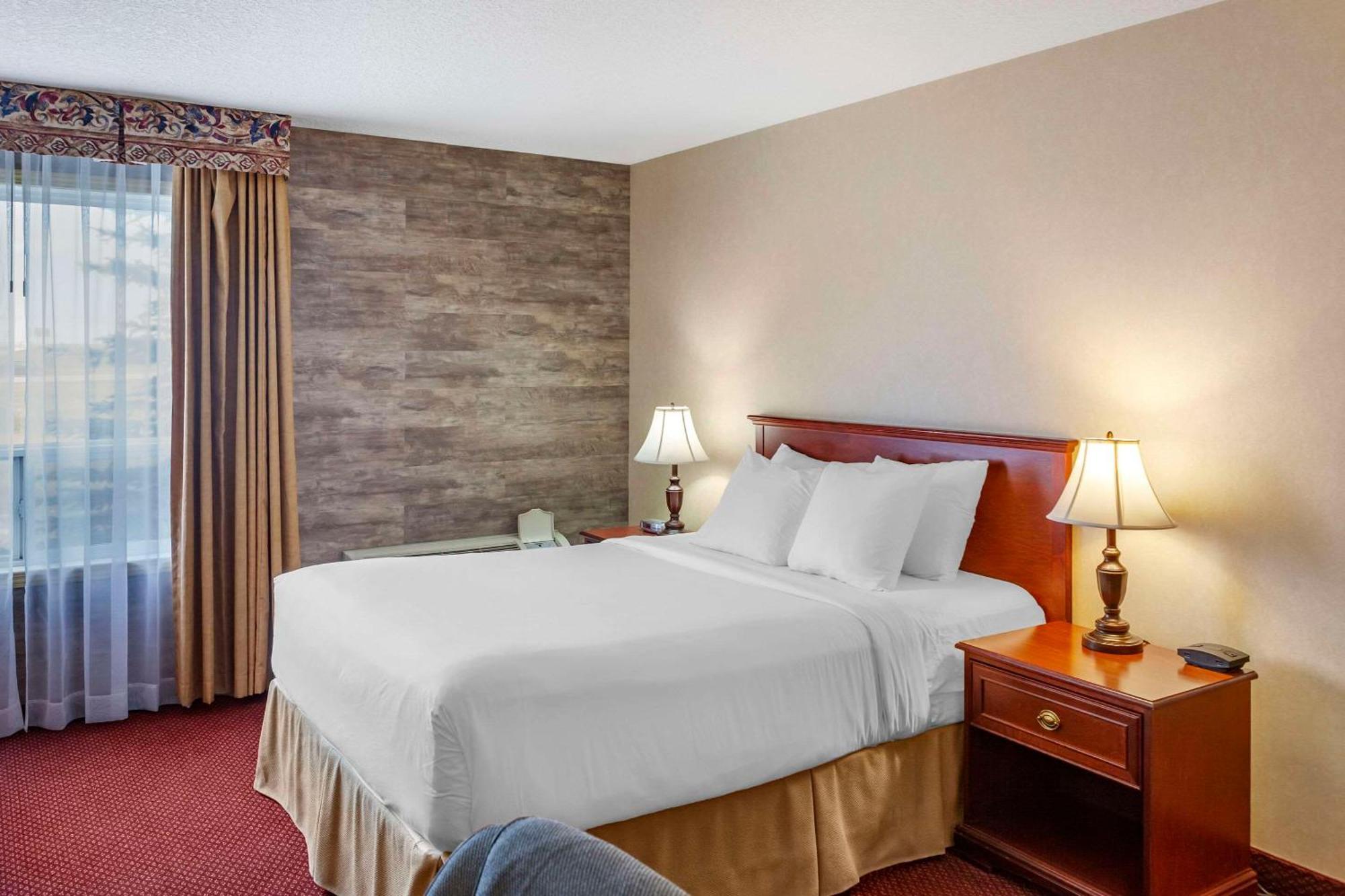 Quality Inn & Suites Edmonton International Airport Leduc Esterno foto