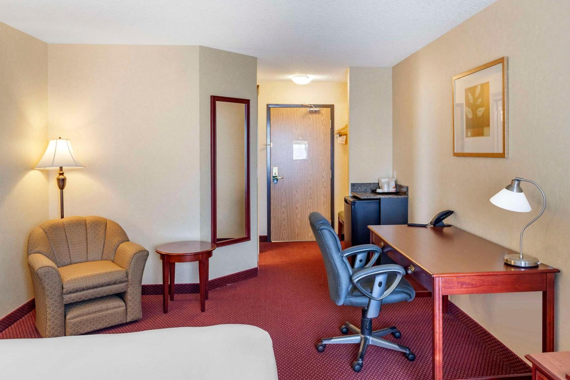 Quality Inn & Suites Edmonton International Airport Leduc Esterno foto