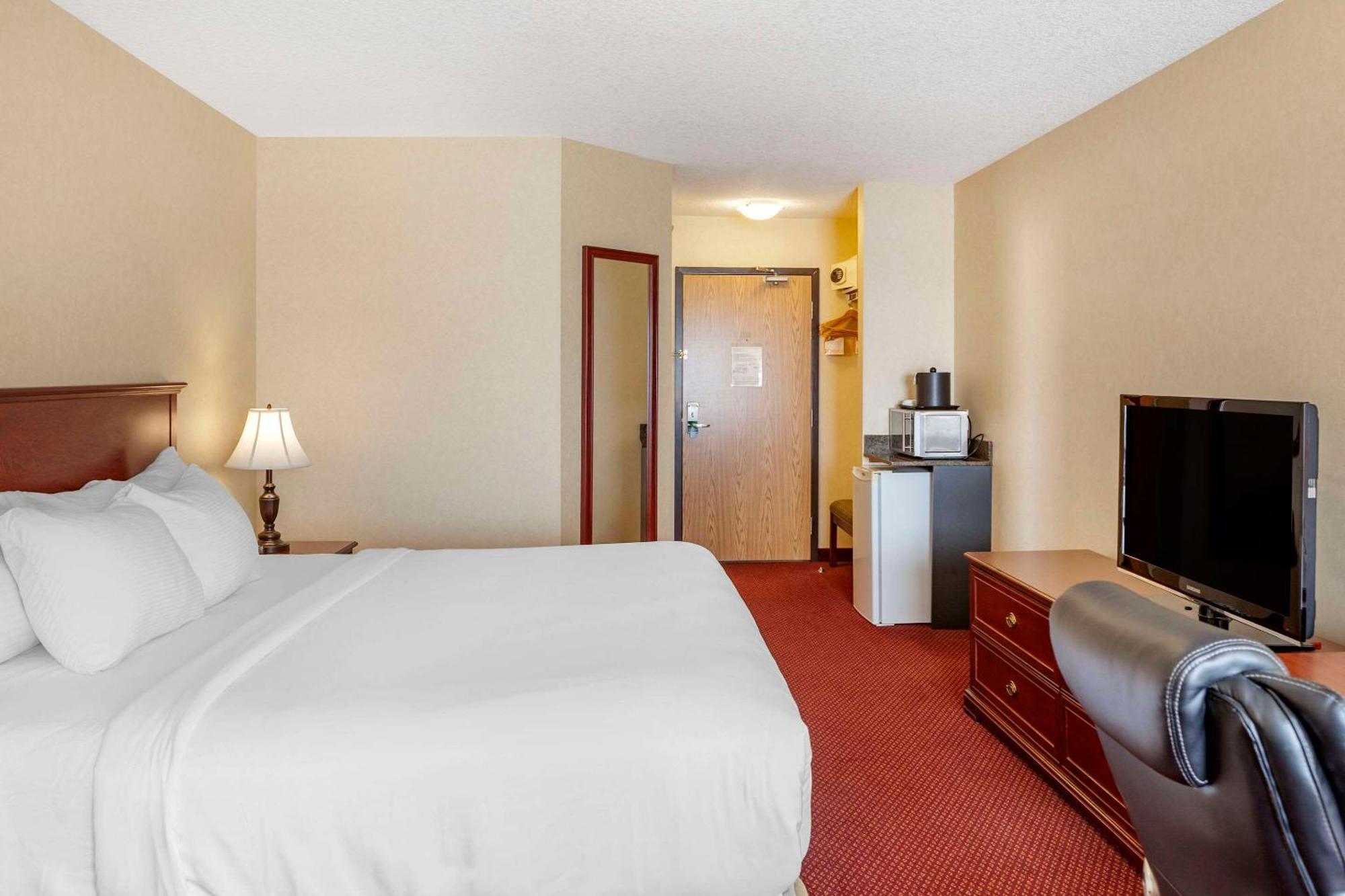 Quality Inn & Suites Edmonton International Airport Leduc Esterno foto