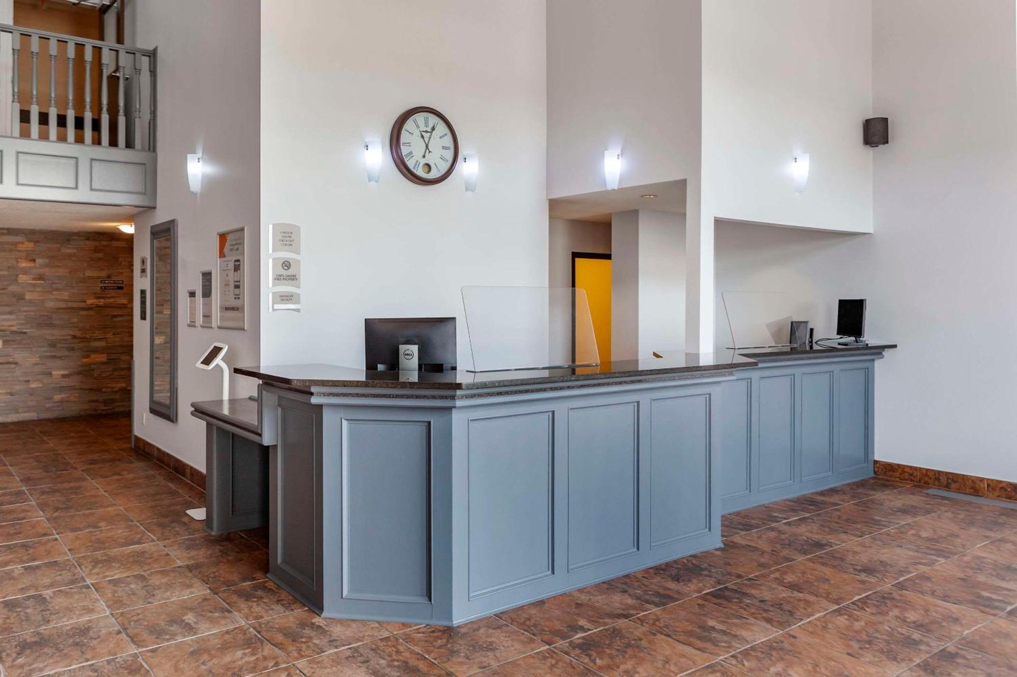 Quality Inn & Suites Edmonton International Airport Leduc Esterno foto