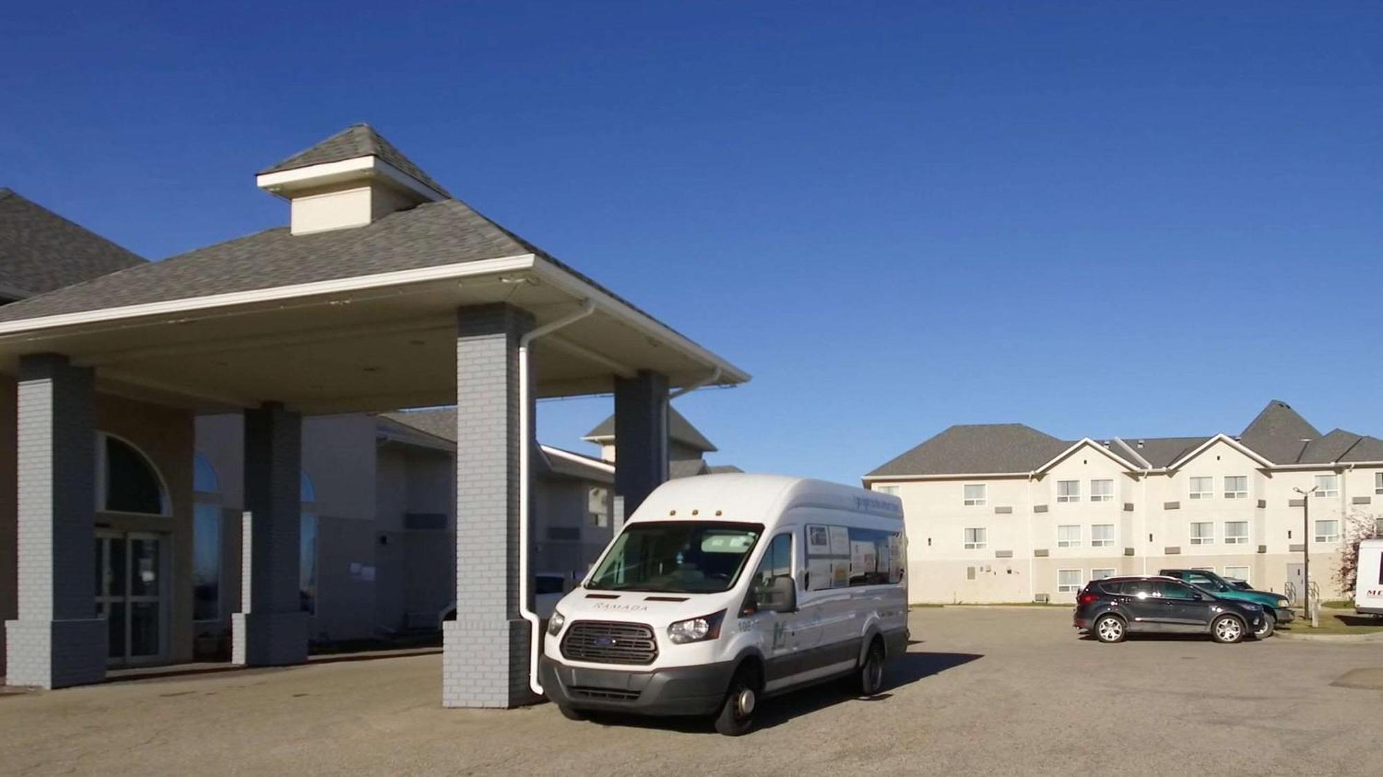 Quality Inn & Suites Edmonton International Airport Leduc Esterno foto