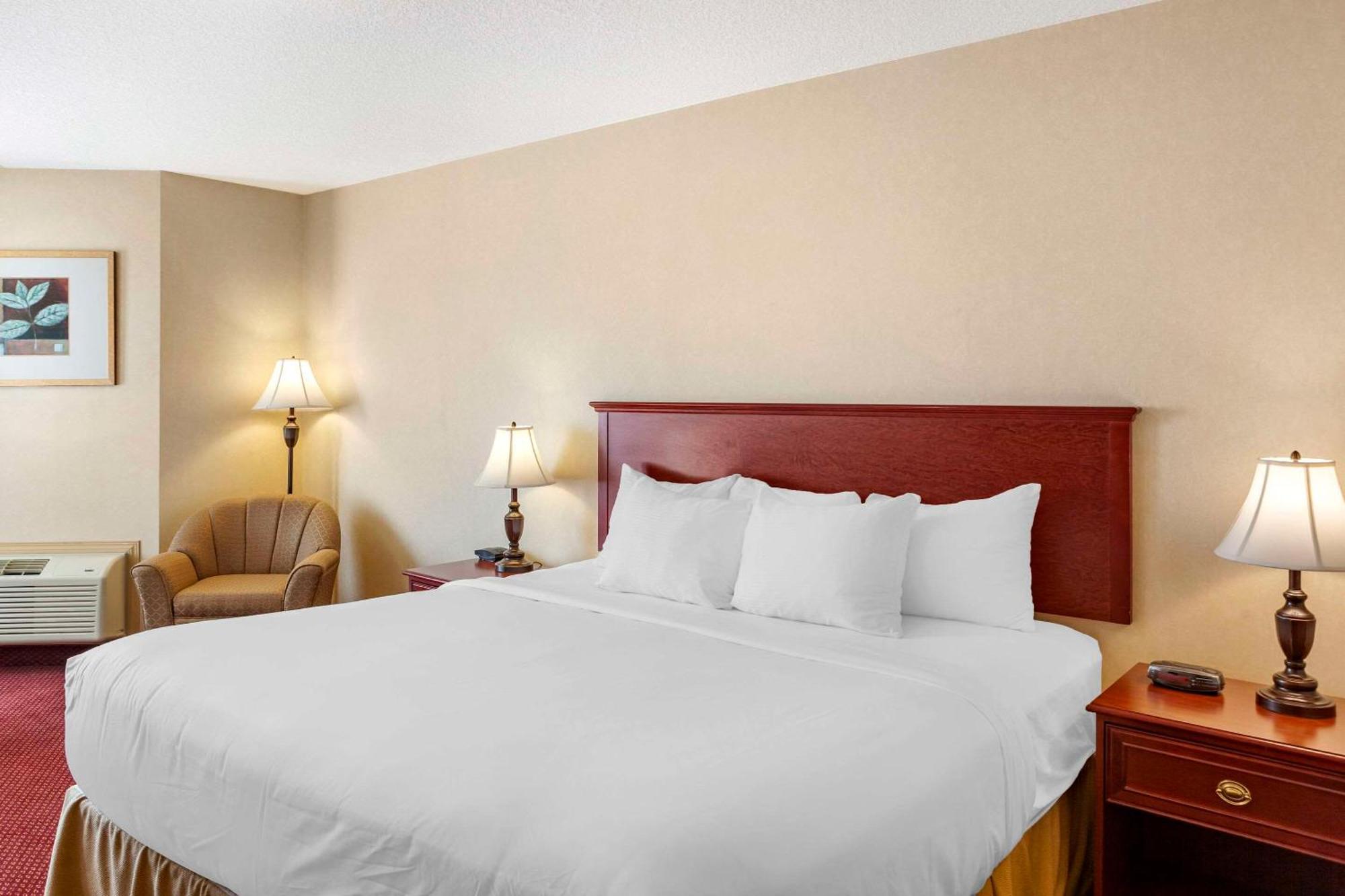 Quality Inn & Suites Edmonton International Airport Leduc Esterno foto