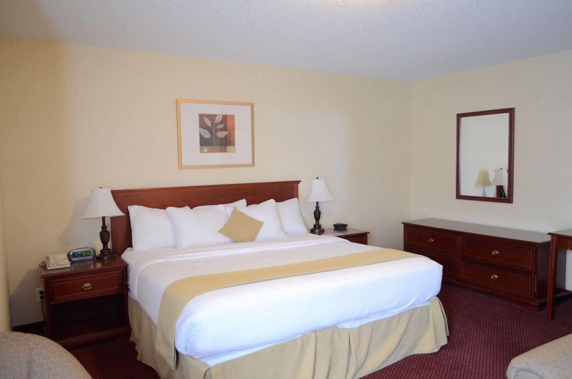 Quality Inn & Suites Edmonton International Airport Leduc Esterno foto