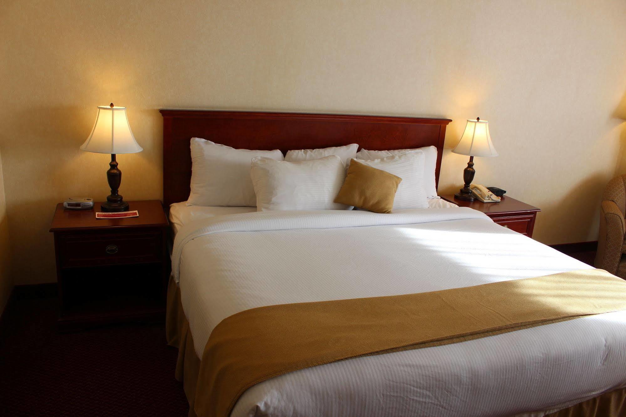 Quality Inn & Suites Edmonton International Airport Leduc Esterno foto